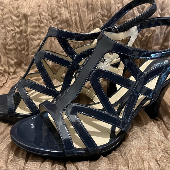 8.5 Navy blue patent leather - 3” heels. Never worn- next to new - Picture 5 of 8